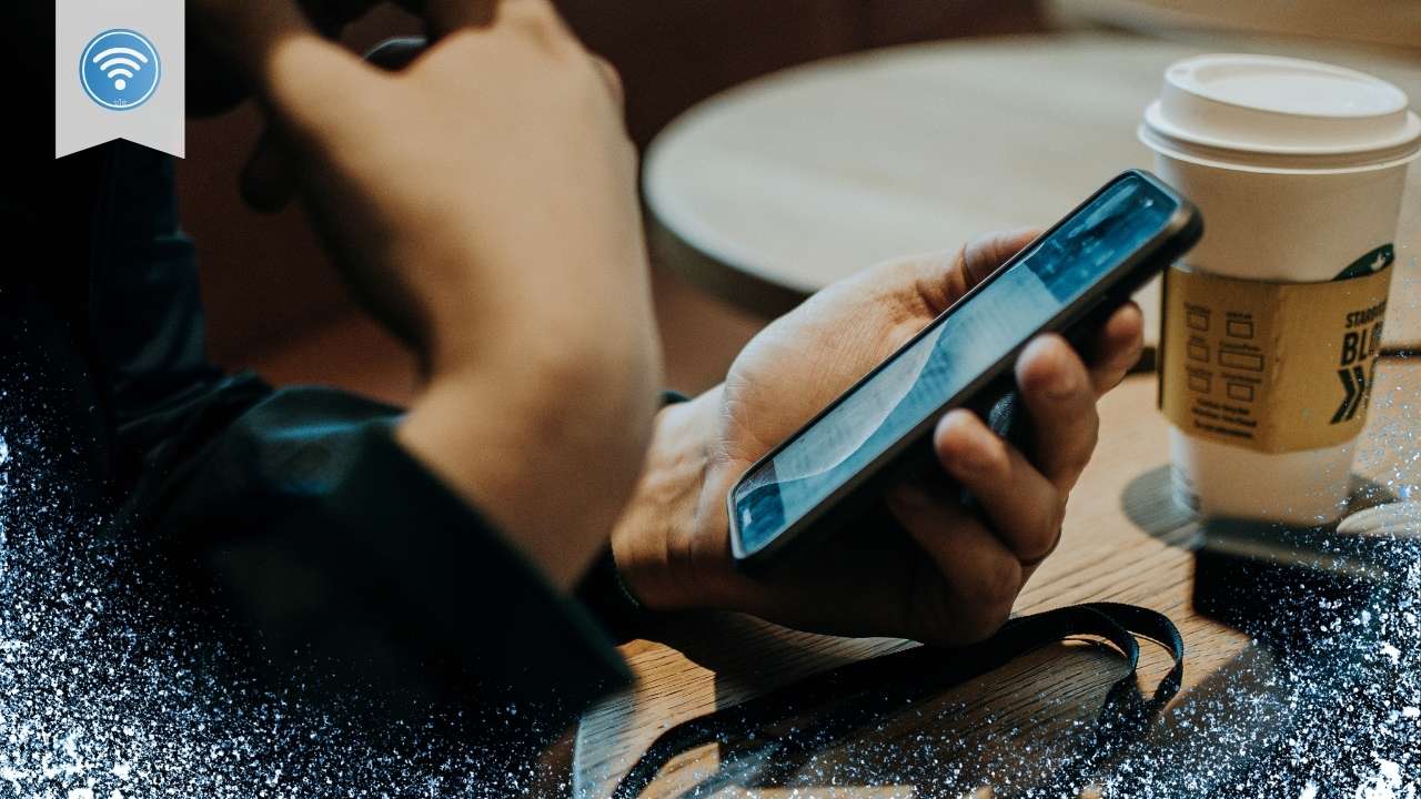 Cómo funciona una eSIM para viajar: Guía completa 2025